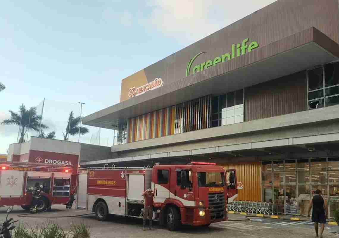 Incêndio atinge academia em Fortaleza e causa danos materiais